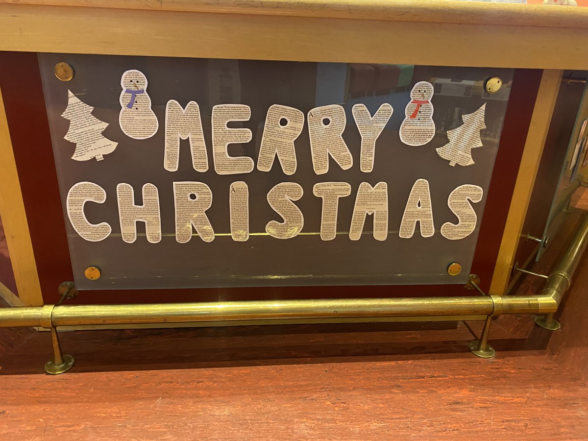 RGSWLibrary's tweet image. We have that festive feeling here @RGSWLibrary . 
Massive thanks to our very talented Pupil Librarians, we have a library full of magical decorations. 🎄🧑‍🎄🎅🤶🎁 #schoollibrary #christmaslibrary