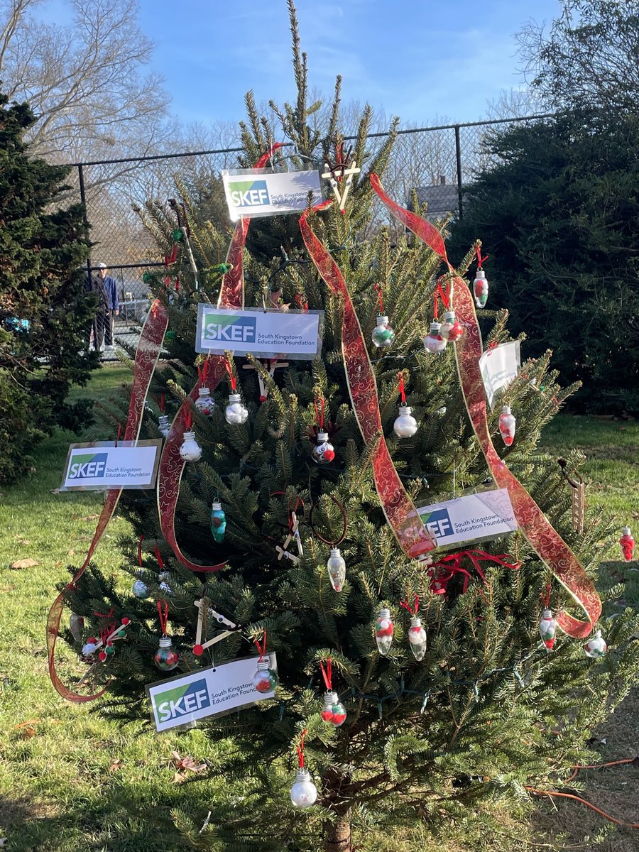 Thank you to all the families who came and helped us create ornaments for our tree! We had so much fun! We hope to see you at the @TheNeighborhoodGuild on Friday night for the tree lighting!! 🎄 — ￼feeling grateful at Neighborhood Guild.
