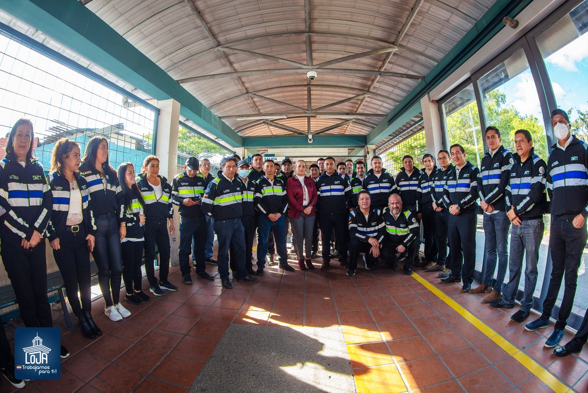 ...Dotar de indumentaria al personal es importante para que puedan seguir brindado un servicio eficiente y transparente a los usuarios. 

#TrabajamosParaTi