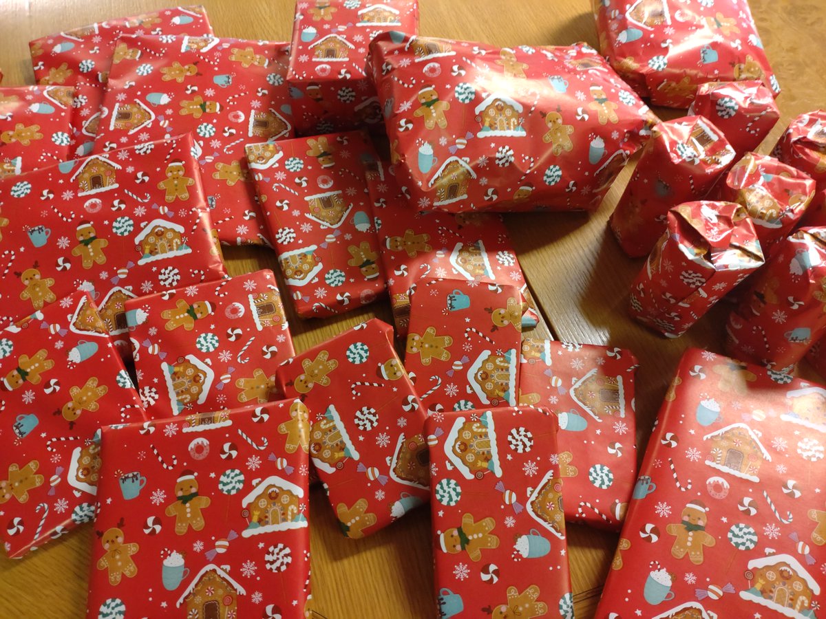 SVPStoreSheff's tweet photo. Each December, we give out gifts for children on our  furniture deliveries. If you would like to contribute to our gift giving then please visit our Christmas Gift Wish list and help us give out even more presents this year! #christmaskindness 🎄
https://t.co/tp4wEWrBJS https://t.co/6juo8TBiQR