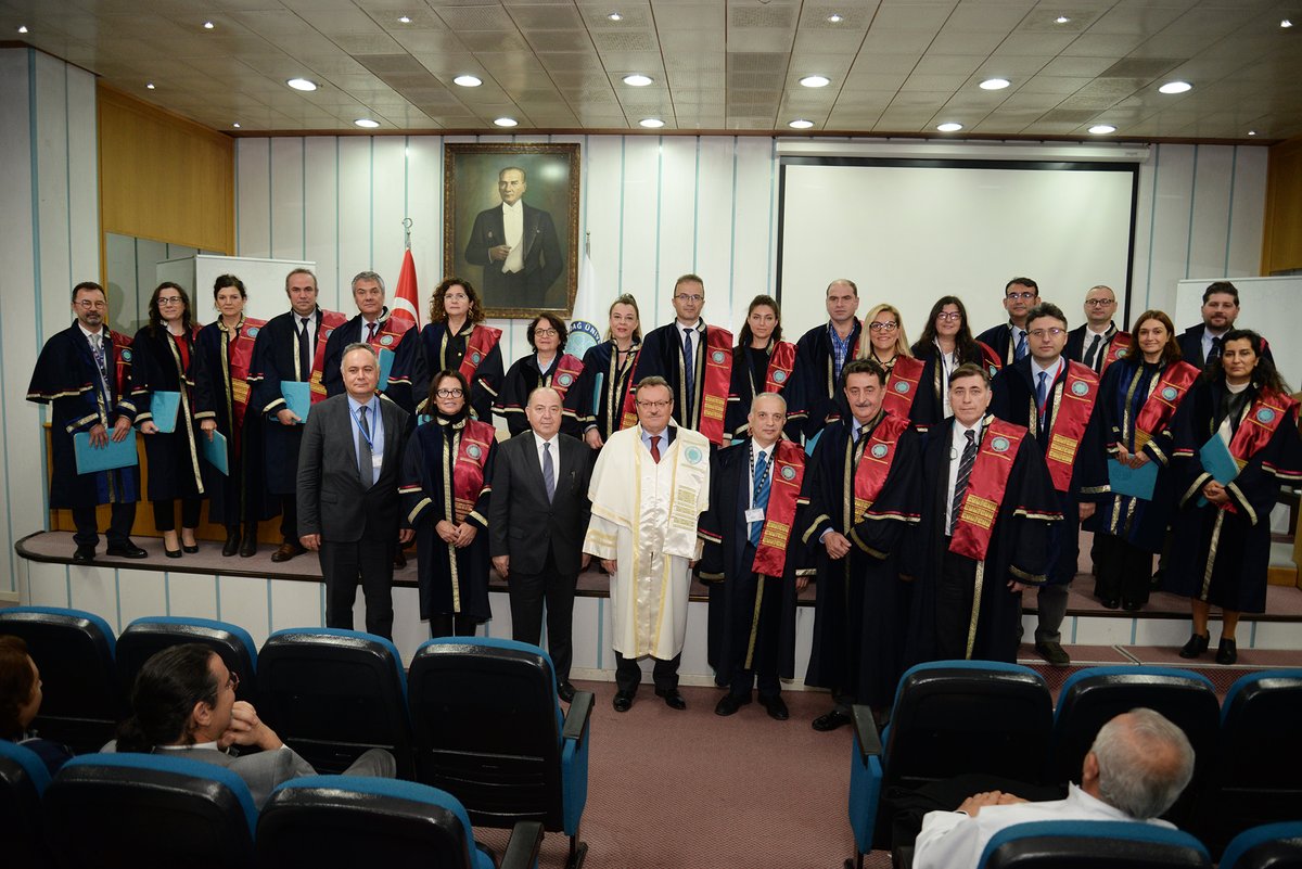 askilavuz's tweet photo. Tıp Fakültemizin Akademik Genel Kurul Toplantısı'na katıldık. Profesör olarak atanan hocalarımıza belgelerini takdim ettik ve öğretim üyelerimizle görüş alışverişi yaptık. Kurulumuzun hayırlı olmasını diliyor, belge alan hocalarımızı tebrik ediyorum. https://t.co/W8s7ug2X3Q