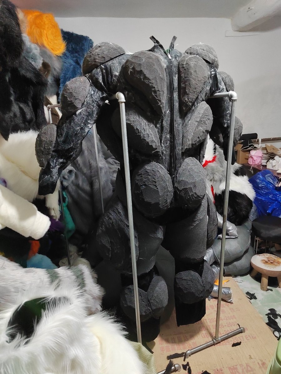 Pinkfox2017's tweet photo. Fursuit Friday：do you like muscle body? https://t.co/zKnMWkfzKg