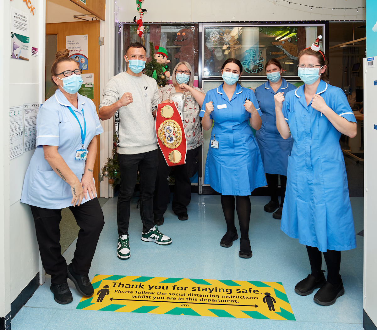 Leeds_Childrens's tweet photo. Yesterday patients on Ward L49 were delighted to receive a surprise visit from boxing world champion and Leeds legend Josh Warrington! Josh handed out some early Christmas presents, signed gloves and spread lots of smiles around the hospital! Thank you Josh! 🥊 https://t.co/XkMAfMUA02