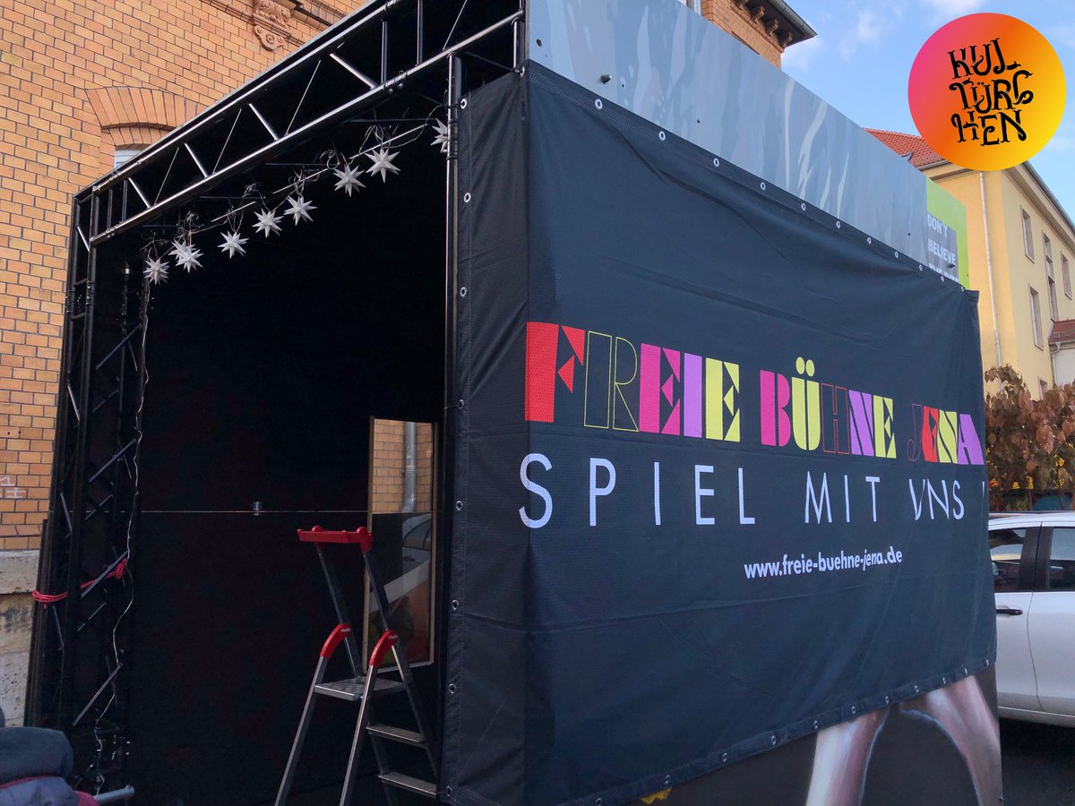 FreieBuehneJena's tweet photo. Der Aufbau ist abgeschlossen und der erste Künstler stand schon auf der Bühne. Heute Abend öffnet sich unser KulTÖRCHEN zum zweiten Mal. Lasst euch wieder überraschen: 19 &amp; 20 Uhr, Schillerstraße 5, Eintritt frei.
#kulturinjena #soziokultur #theater #freiebuehnejena
@JenaKultur https://t.co/m93PHe8Wy5