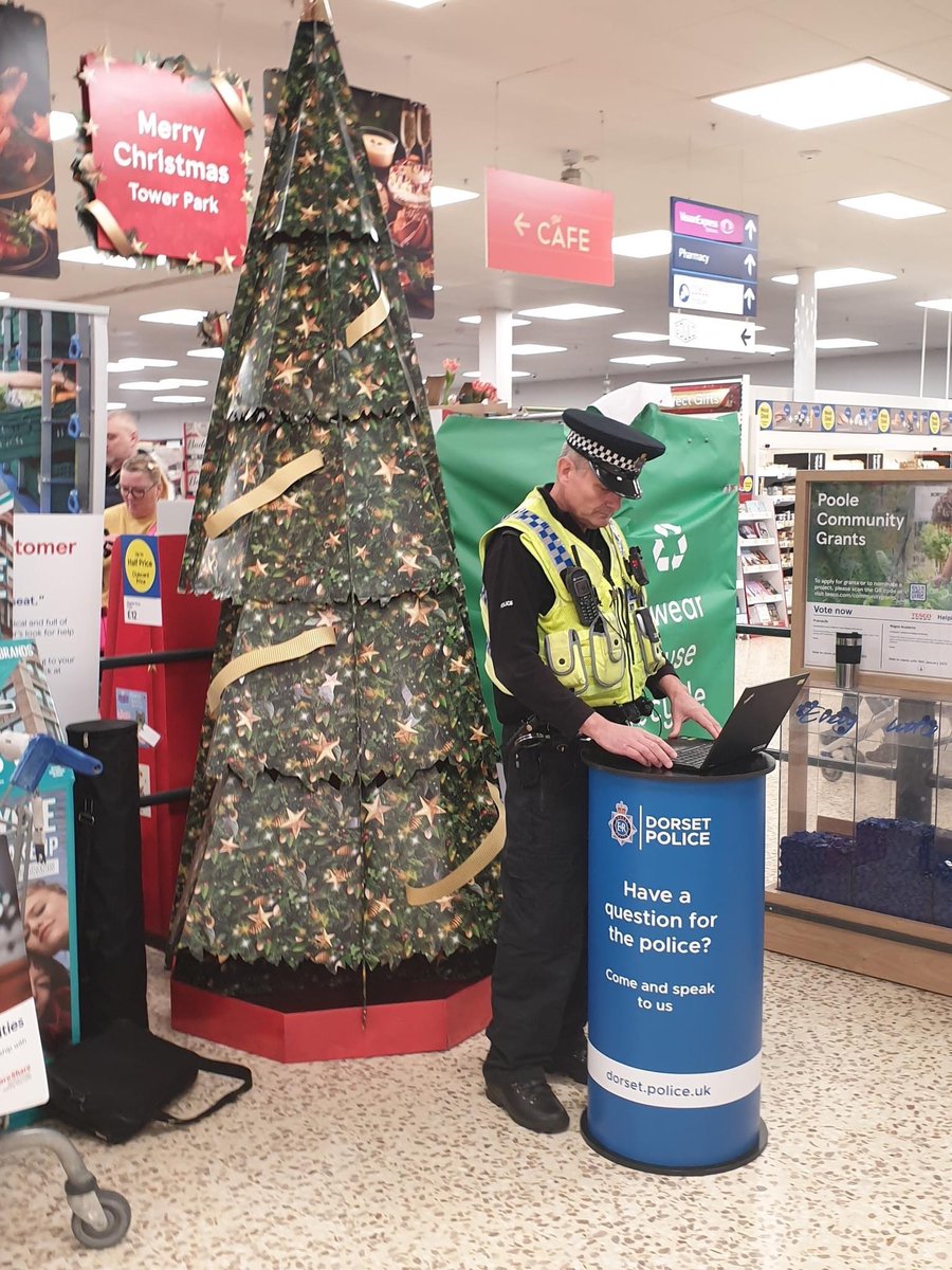 TODAY (Fri): Pop along to Tesco (Yarrow Rd / Tower Park) any time between 11am and 1pm for 
@PoolePolice
 Community Contact Point.

You can speak to a Police Officer from your Neighbourhood Policing Team to report a crime or an incident or discuss issues affecting your community.