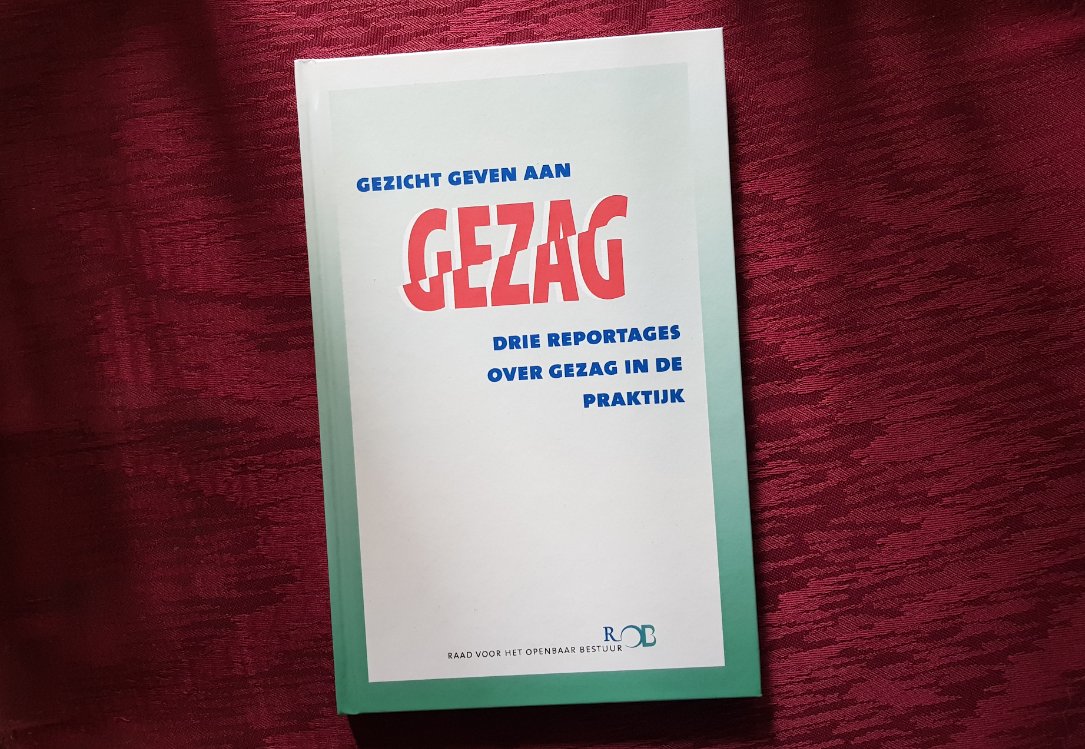 Besturen draait steeds vaker op een conflict uit. Hoe komt dat? In 'Gezicht geven aan gezag' schetsen drie casestudies de verschillende belevingswerelden van burgers en overheden bij de ontwikkeling en uitvoering van beleid. Ook een exemplaar ontvangen? bit.ly/3H4WFfp