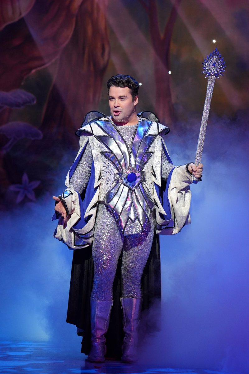AndyBtheatre's tweet photo. REVIEW - Cinderella, this year's @xroadspantos @TheatreRoyalNew  - Perfection personified with the amazing @DannyAdams007 the brilliant @joemcelderry91 and the genius #clivewebb. Add in @flawlessUK and Chris Hayward and you're in Panto heaven
5 stars

https://t.co/1I6adzpl7T https://t.co/hbC3ulKw8e