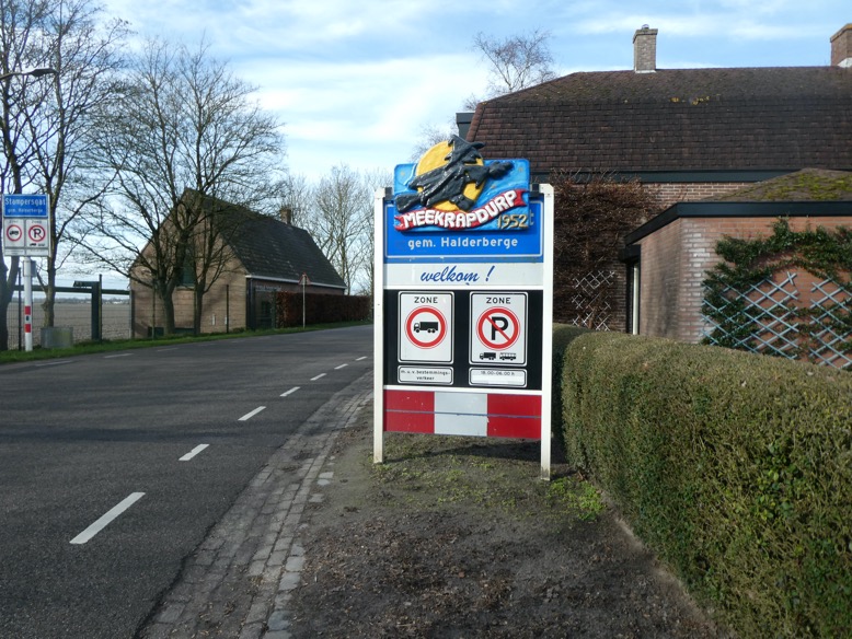RichViool's tweet photo. @worteltje81 @hidderoorda Tja, officieel heet Stampersgat tijdens carnaval "Meekrapdurp", dus bijna goed 😉 https://t.co/EnOffBv45m
