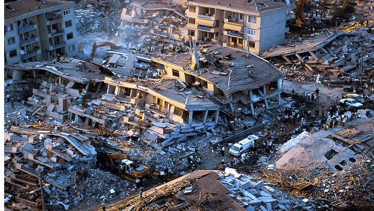 Allaha emanet yaşıyoruz! Marmarada ve Egede büyük depremler bekleniyor. Hangi önlemler alındı? Sürekli yeni binalar yapılıyor, kaç tanesinde raylı sistem(sismik izolatör) var? Sadece yeni binalara değil eskilere de uygulanabilen bir sistem ama kaderimize terkedilmişiz. #deprem