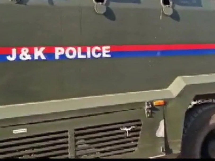 TareenAneesa's tweet photo. In #JammuAndKashmir, police has arrested the Acting Chairman of Jammu and Kashmir Muslim League (#JKML), #AbdulAhadParra. https://t.co/xenx4sVHwU