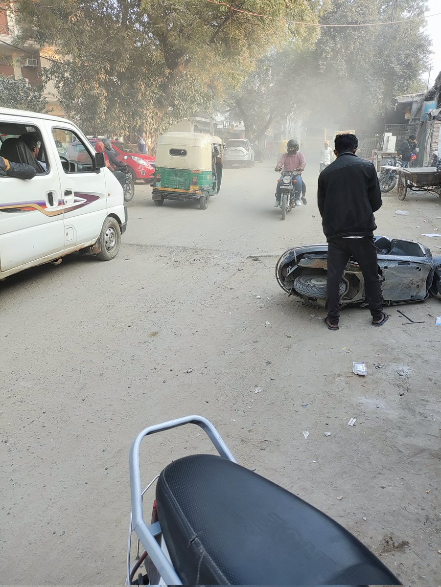 This how Aam Aadmi Party Curbs Air Pollution in New Delhi..
Inner Roads of Delhi are in very bad conditions. We breathe atleast 1 kg of dust daily and Arvind Kejriwal Comparing Delhi Roads to London Roads.. 
<a href="/nitin_gadkari/">Nitin Gadkari</a> please help us
