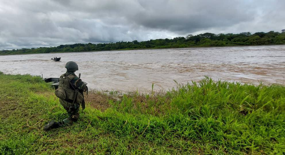 En San Fernando de Apure FANB y OSC en labores de patrullaje detienen a 2 ciudadanos con 2 panelas de cocaína. Dos incautos más asociados a grupos TANCOL que estarán tras las rejas por tráfico de drogas.