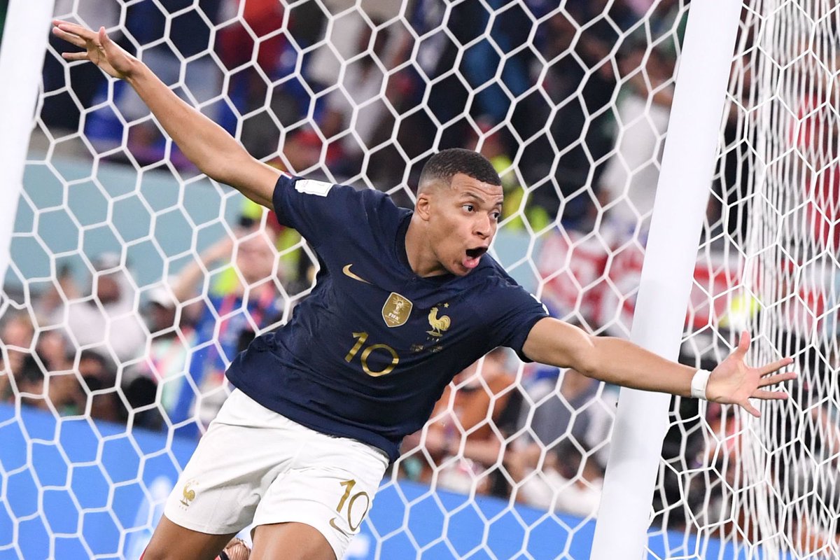 ActuFoot_'s tweet photo. Pour la première fois de l’Histoire, tous les continents seront représentés lors des 8es de finale d’une Coupe du monde. 🌍🏆😍 https://t.co/F9KFbwlcJn
