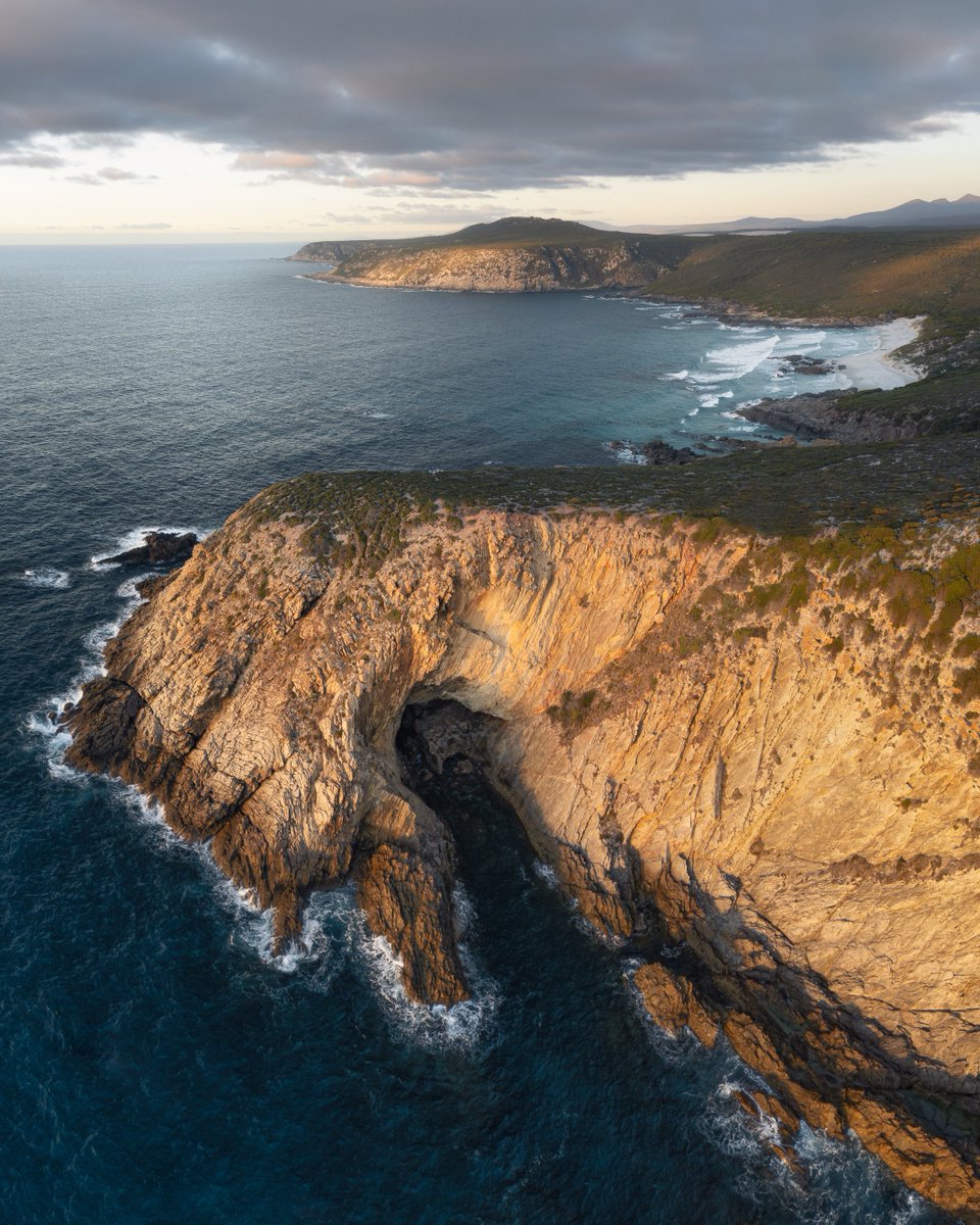 Cave Point at Sunrise, taken almost a year ago now. I love that rugged coastline in the Fitzgerald River National Park!

#wathedreamstate #fitzgeraldrivernationalpark #goldenoutback #cavepoint #seeaustralia
