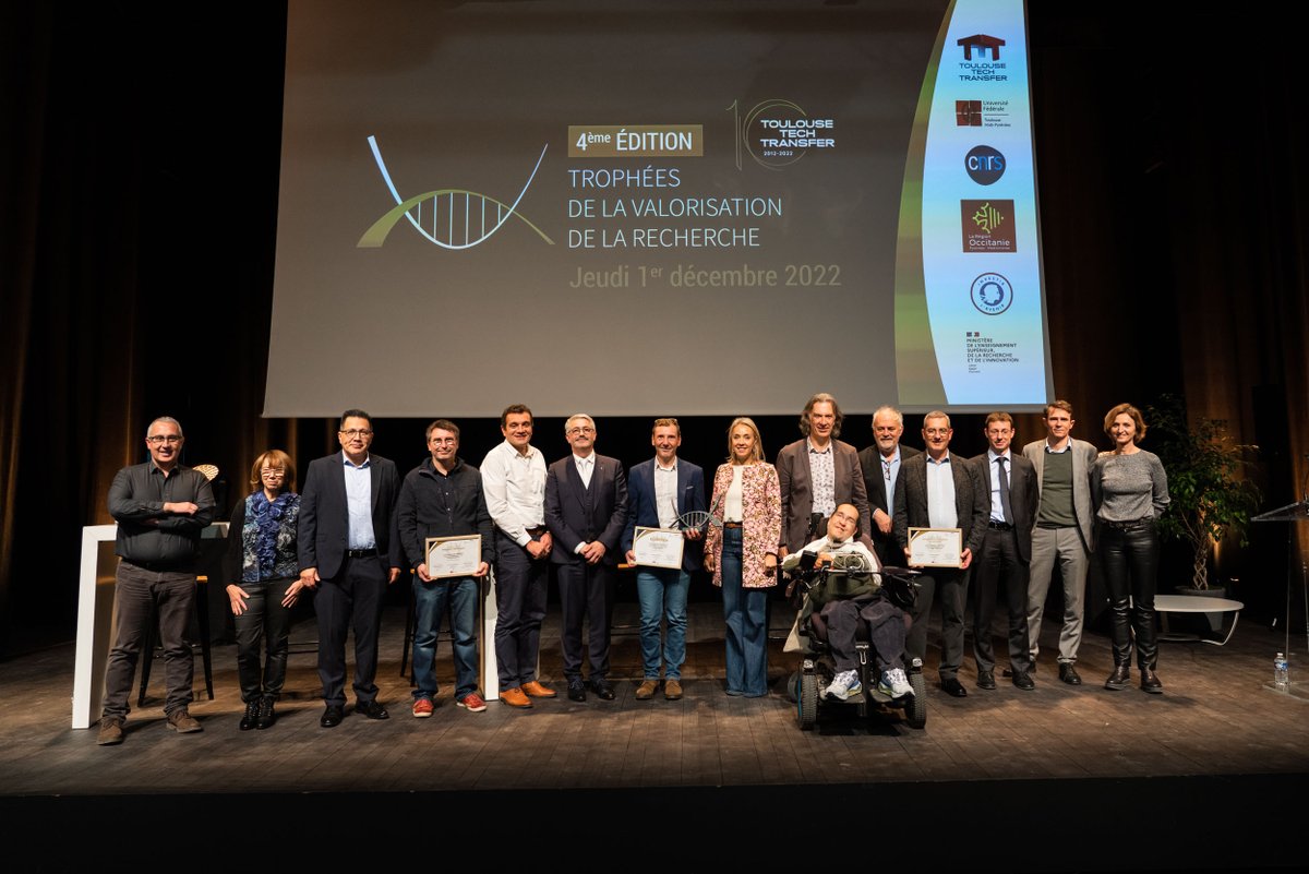 SATT_Toulouse's tweet photo. Clap de fin en image de cette 4ème édition des Trophées de la Valorisation de la Recherche, organisée par @SATT_Toulouse. 
En partenariat avec @Univ_Toulouse @CNRS @Occitanie 
Bravo aux talentueux chercheurs et chercheuses  qui impacteront durablement notre société. https://t.co/UO6CPTTmlh