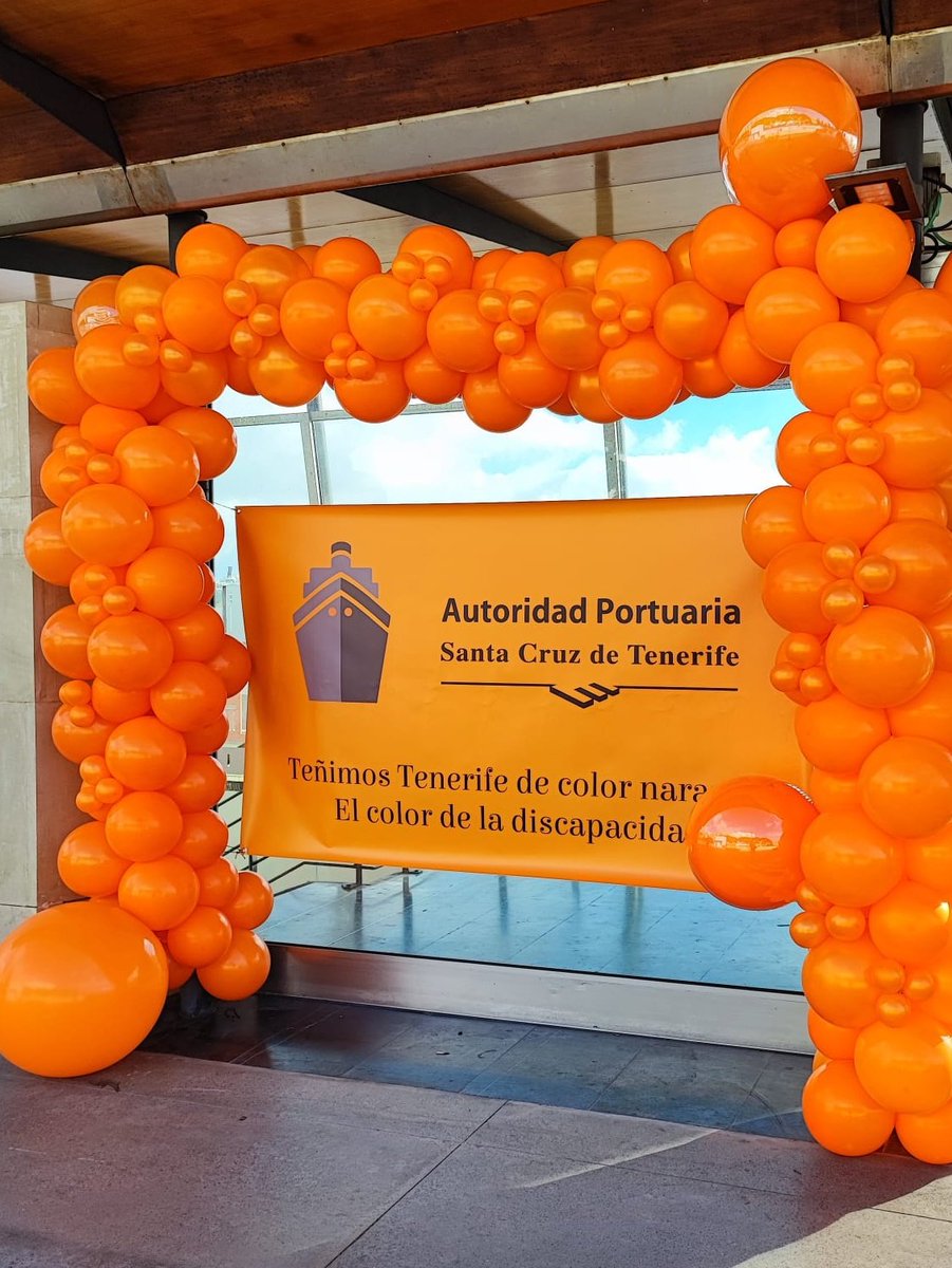 🟠 #DISCAPACIDAD 🟠 Hoy nos unimos a la celebración del Día Mundial de la Discapacidad tiñendo de color naranja el edificio Puerto-Ciudad, en una iniciativa puesta en marcha por la asociación @QMovernos (1)