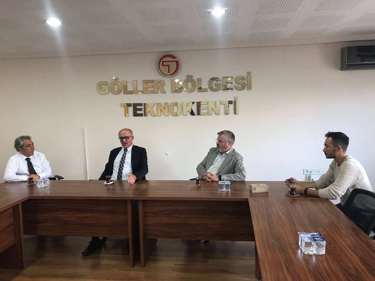 zenuyku's tweet photo. TÜBİTAK TEYDEB Başkan Yardımcısı Hasan Selçuk Sezek'in katılımları ile Göller Bölgesi Teknokenti'nde gerçekleştirdiğimiz toplantıda TÜBİTAK 1512 desteği ile geliştirdiğimiz Zen Uyku cihazını tanıttık. Hasan Bey'in değerli fikirleri ve yorumları için teşekkür ederiz. @selek_hasan https://t.co/pARJKe8vnY
