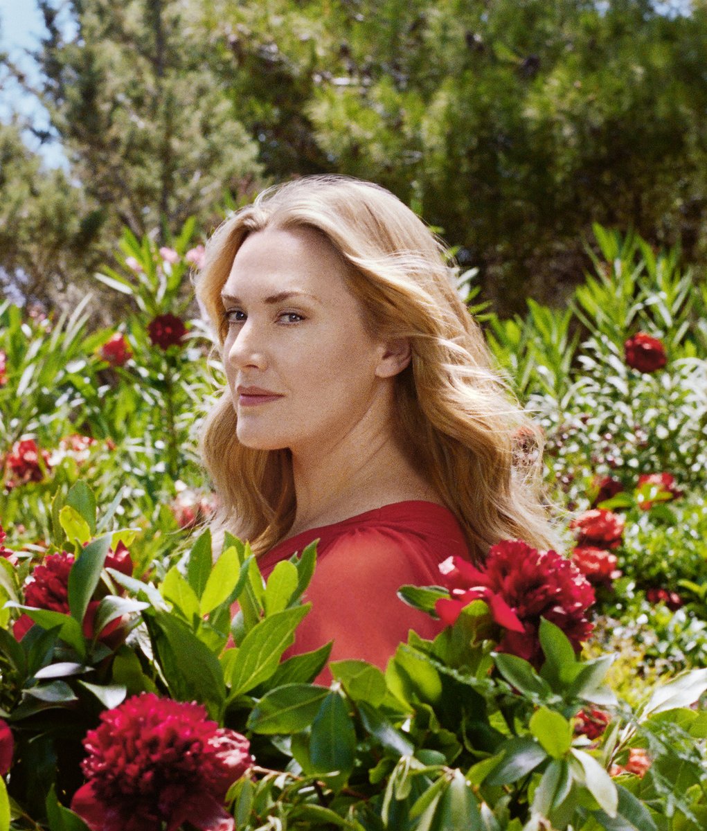 À la sortie du confinement, au bout de la Grèce on a tourné la campagne Color Vive pour <a href="/lorealparisfr/">L'Oréal Paris France</a> et j’ai fait le portrait de #KateWinslet et c'était sacrément chouette.

DA:Agency : McCann | Production: New Light Films | Director: Sølve Sundsbø | DOP: Simon Chaudoir