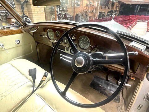 RoyceFoundation's tweet photo. For Sale.  
Rolls-Royce Silver Cloud II LWB. 1961. 
Silver paintwork with beige interior. Park Ward body. Recent service. 
Vehicle condition report available. £30k ono 
Contact admin@henryroyce.org.uk for enquiries.  
#shrmf #rollsroyce #silvercloudii #forsale #classiccars https://t.co/6gE6jugZkJ