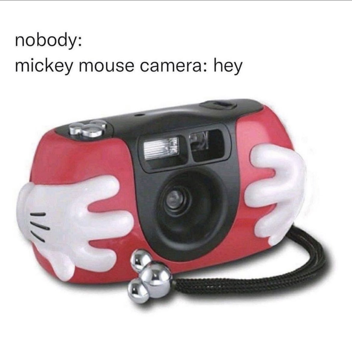 This vintage Mickey Mouse camera has the exact same energy as the ancient haunted typewriter in @MrHolness 's #Terrortome and I can't stop thinking about either of them 😐