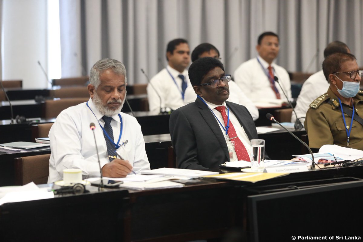 ParliamentLK's tweet photo. 2023 වසරේ රජයේ ආදායම් ඉහළ නැංවිමට අදාළ යෝජනා ඊළඟ වාර්තාවෙන් ඉදිරිපත් කරනවා - ආර්ථිකය ස්ථායීකරණයට අදාළ ජාතික සභා අනු කමිටුවේ සභාපති පාඨලී චම්පික රණවක මහතා
🔗 https://t.co/fdpeBWueMT
#SLparliament #lka #SriLanka #EconomicStabilization #9thParliamentLK https://t.co/0uw8qYEBXU