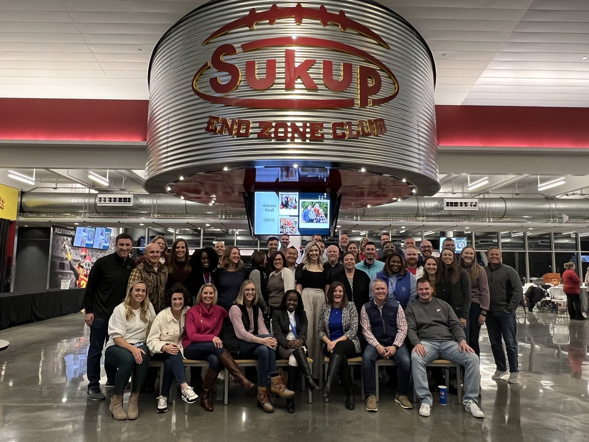 @LeadershipIowa celebrating in the @SukupMfg Endzone this month as we focus on Innovation and Technology. Class 41 #bestclassever