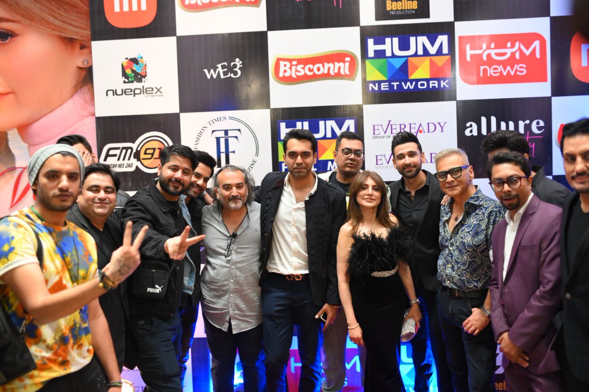 LFI_Lollywood's tweet photo. #Highlights from the star-studded Premiere night of #YaaraVey the movie βΌοΈβ€οΈ
The movie is all set to hit the cinemas on 2-12-2022β¨
#yaaraveymovie #2022 #beelineproduction #evereadypictures #we3communications
#Bisconni #BisconniChocolatto #ItsSpecialInside
#KfcFeelGood https://t.co/VtW1KwDLdR