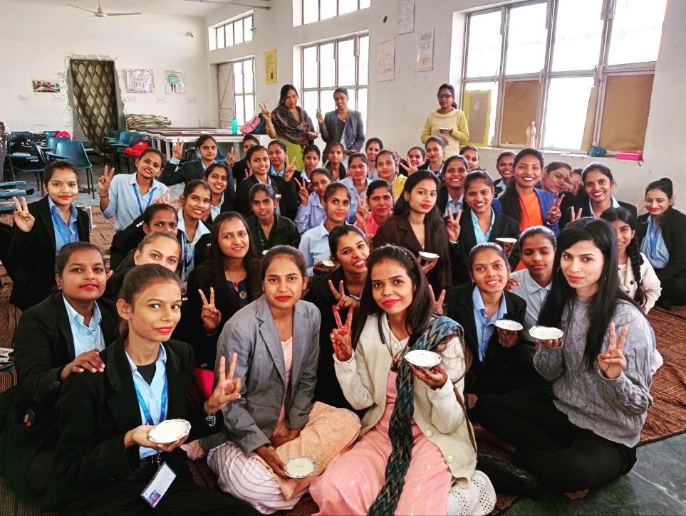 JoveConscious's tweet photo. We performed #letterday after #litetoflightday to help JCF girls set aspirations for the future. To help us help these underprivileged girls better, please donate
https://t.co/xYKVwrfMmX
#womenngo https://t.co/D2V7X8UuGT