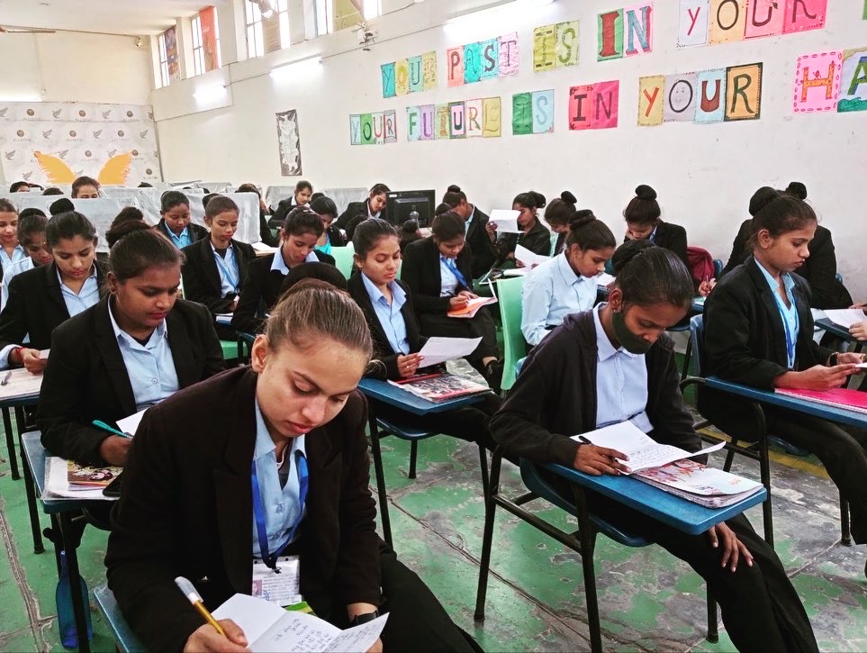 JoveConscious's tweet photo. We performed #letterday after #litetoflightday to help JCF girls set aspirations for the future. To help us help these underprivileged girls better, please donate
https://t.co/xYKVwrfMmX
#womenngo https://t.co/D2V7X8UuGT