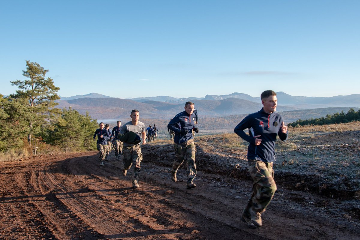 Top story: @1RCA_canjuers: 'Bel effort des chasseurs d’Afrique du #1erRCA, le premier jour de décembre ! Ils étaient plus de 150 hier à affronter le challenge du « vertical mile » sur une piste escarpée de #Canjuers : 1… , see more tweetedtimes.com/jaheb?s=tnp