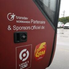 transdevFR's tweet photo. ⚽️#TransdevNormandie, transporteur officiel de @QRM Quevilly Rouen Métropole, a dévoilé le nouveau #Car floqué aux couleurs du club de l’équipe de #football !
🟢Une démarche écocitoyenne du club  qui souhaite limiter les déplacements en avion #Mobilité
▶ https://t.co/p6XGV94obs https://t.co/687IB9kLf7