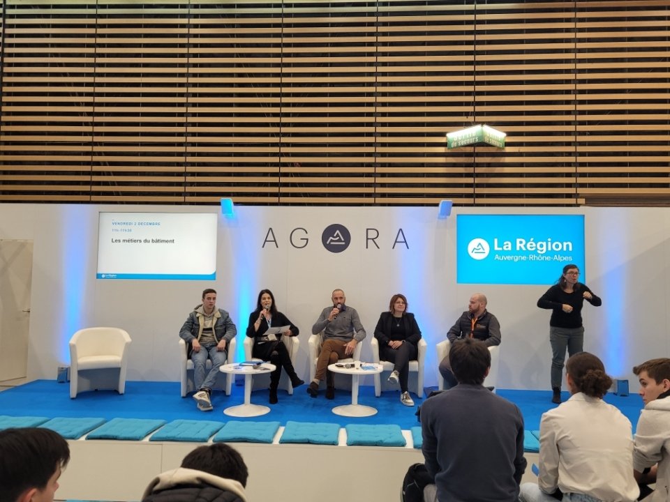 En direct du #Mondialdesmetiers2022, rdv jusqu'à dimanche pour découvrir les  #métiers dont ceux du <a href="/btp/">British Transport Police</a> qui ont un stand très attractif!! Venez à la rencontre des #professionnels de la branche! 
Nous avons lors d'une conférence pû informer et valoriser le secteur du #BTP