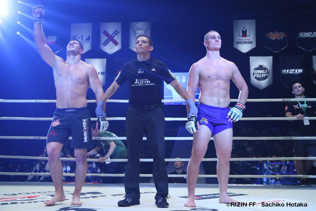 mmaofficials_jp's tweet photo. そういう人たちと一緒に同じ時間を過ごすことができる、そういうことを確信できるということは非常に気分がいいものですし、今我々のやっていること、あなた方のやっていることというのは、本当に知られざる時間と犠牲をたくさん伴って、これらに向きあっていることがよくわかります。
→続く
#r2016 https://t.co/SQLlInD7DC