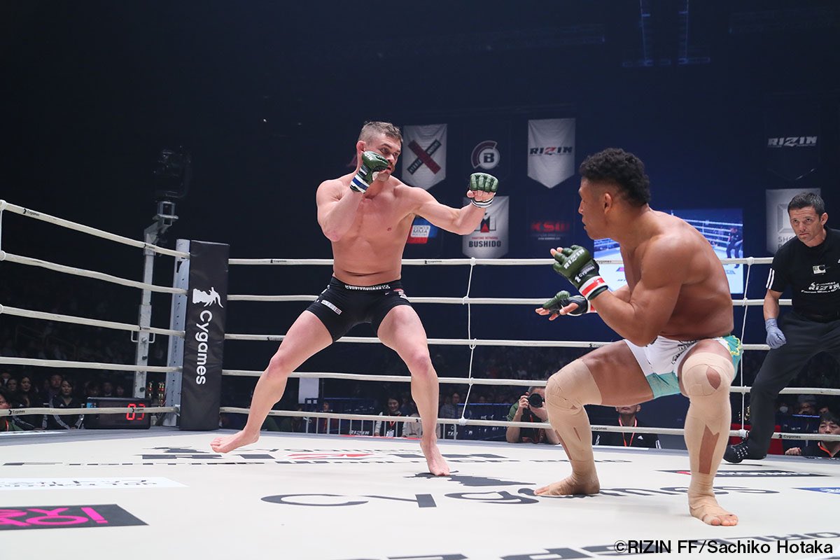 mmaofficials_jp's tweet photo. そういう人たちと一緒に同じ時間を過ごすことができる、そういうことを確信できるということは非常に気分がいいものですし、今我々のやっていること、あなた方のやっていることというのは、本当に知られざる時間と犠牲をたくさん伴って、これらに向きあっていることがよくわかります。
→続く
#r2016 https://t.co/SQLlInD7DC