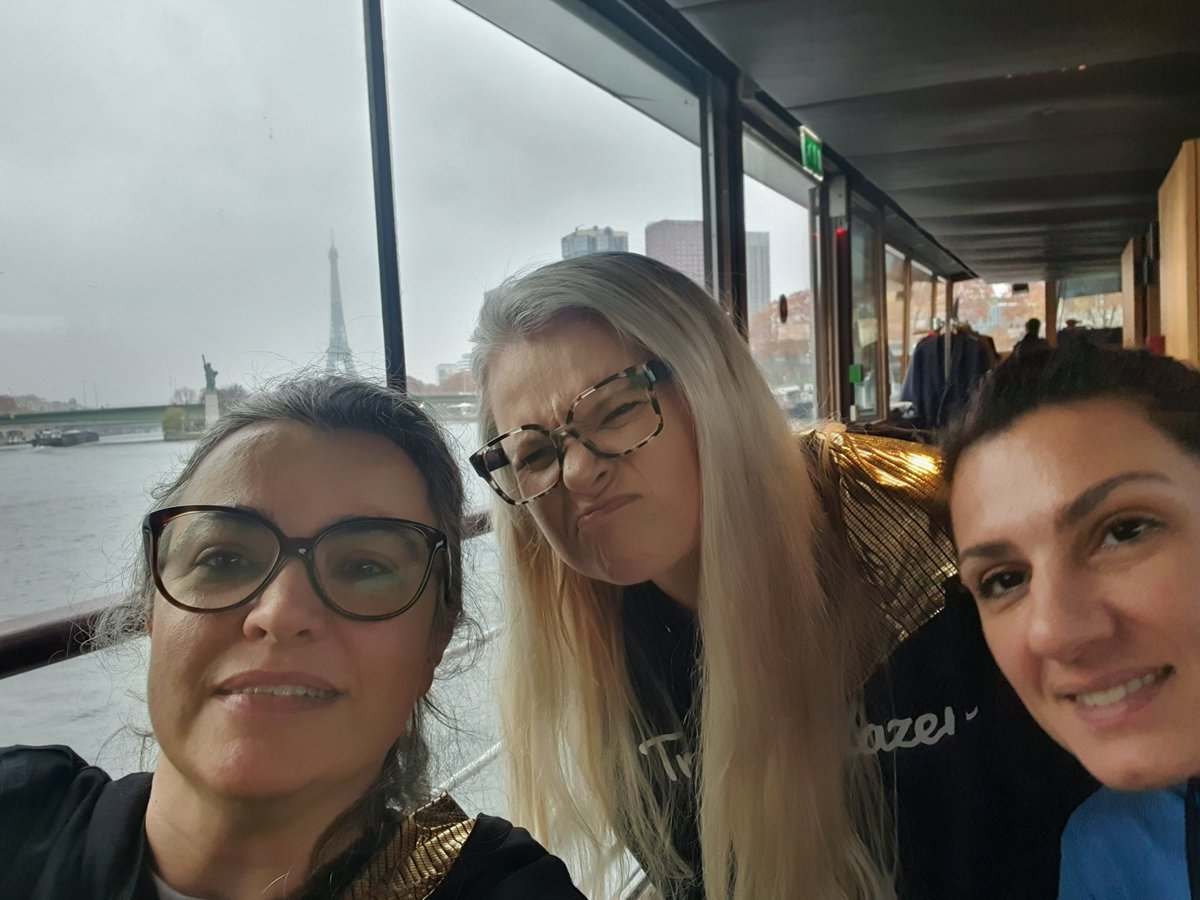 MermozMounier's tweet photo. Malingre the best of the situation with @lissa__x and Maria Feuillet #YA22 #lifewithgoldie https://t.co/r6f7xnRmeg