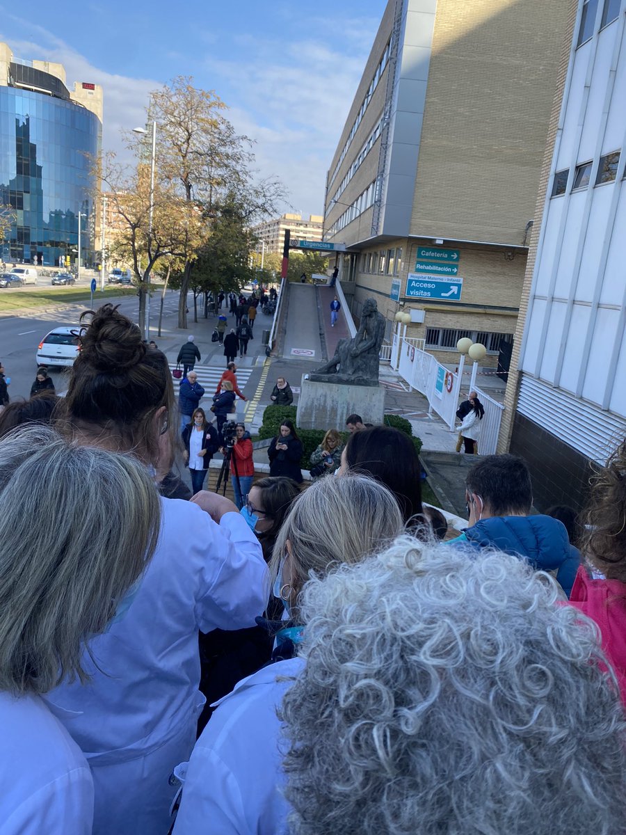 #Gerente escucha estamos lucha ,” Para cuidar hay q descansar” se deben mas de 7000 horas de descanso #Sira escucha . En #Aragon #SanidadPública  esta en lucha hoy HU Miguel Servet