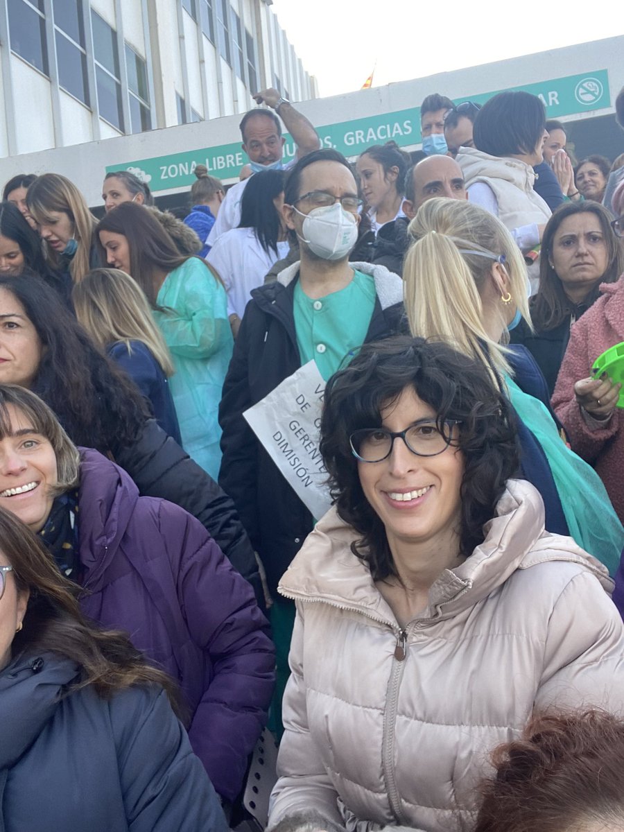ChemistredPuck's tweet photo. #Gerente escucha estamos lucha ,” Para cuidar hay q descansar” se deben mas de 7000 horas de descanso #Sira escucha . En #Aragon #SanidadPública  esta en lucha hoy HU Miguel Servet https://t.co/UiruWcGqA2