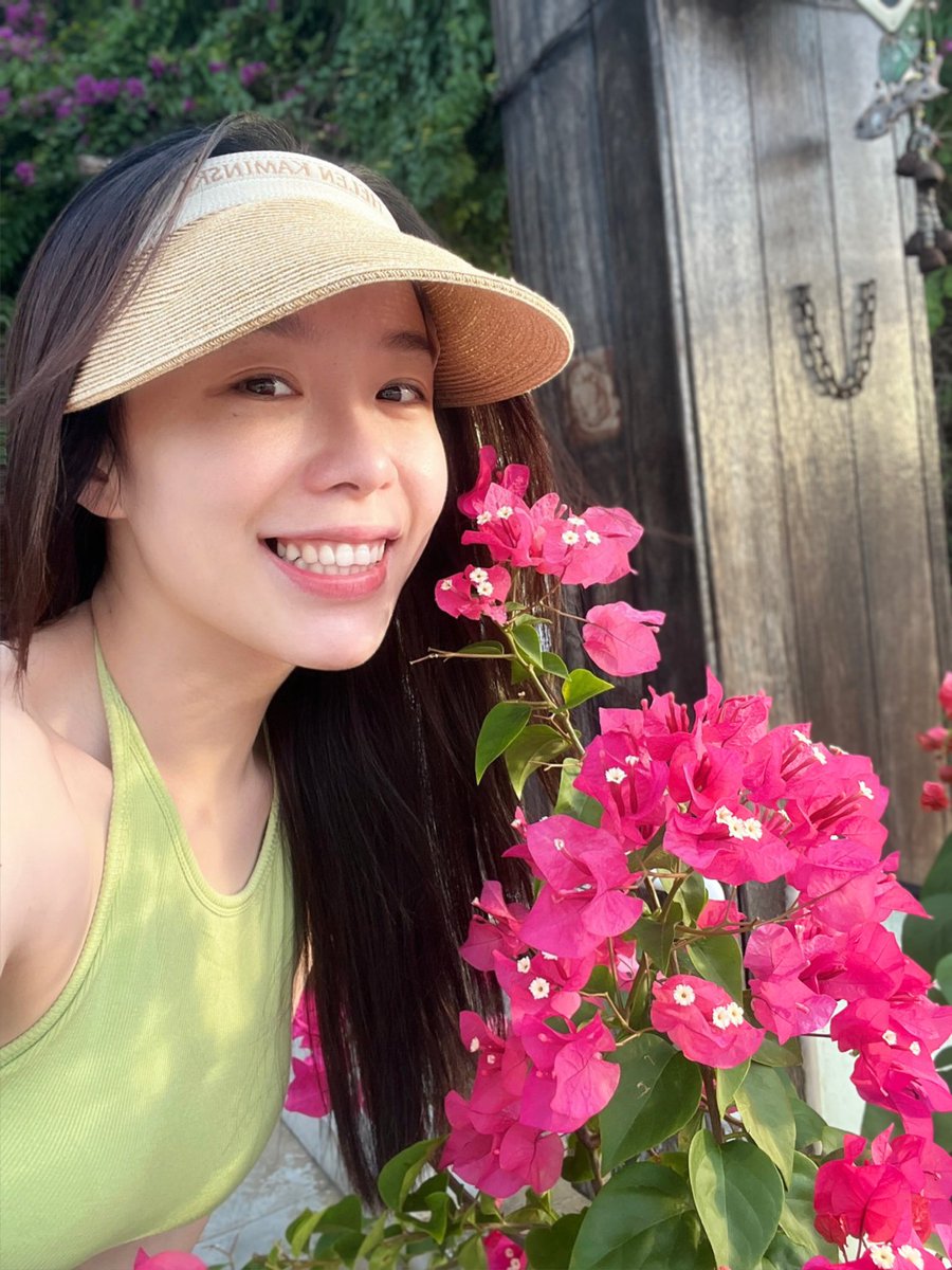 cuntera23's tweet photo. 红绿配～上次在涠洲岛和三角梅的合影好多人喜欢，虽然那个是一片这个是一簇🤣 https://t.co/i2w1C0Yzgc