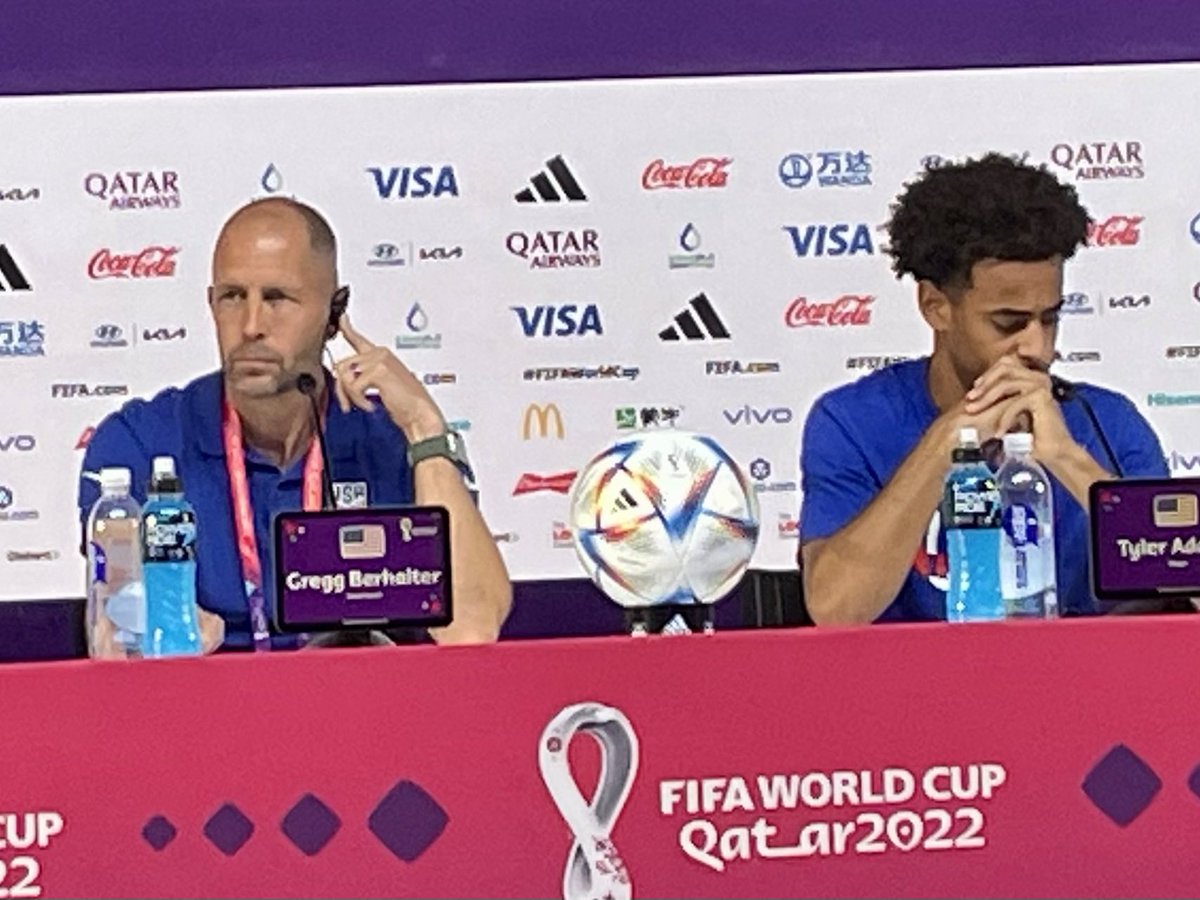 simonzwartkruis's tweet photo. Schitterend: naam van Remco Boere valt bij persco op WK. USA-coach Berhalter vertelt hoe woest Boere kon worden als die bij PEC Zwolle verkeerd werd aangespeeld 😅 ‘Sommigen in deze zaal kennen hem nog wel’#NEDUSA https://t.co/xeftfIe5Zu
