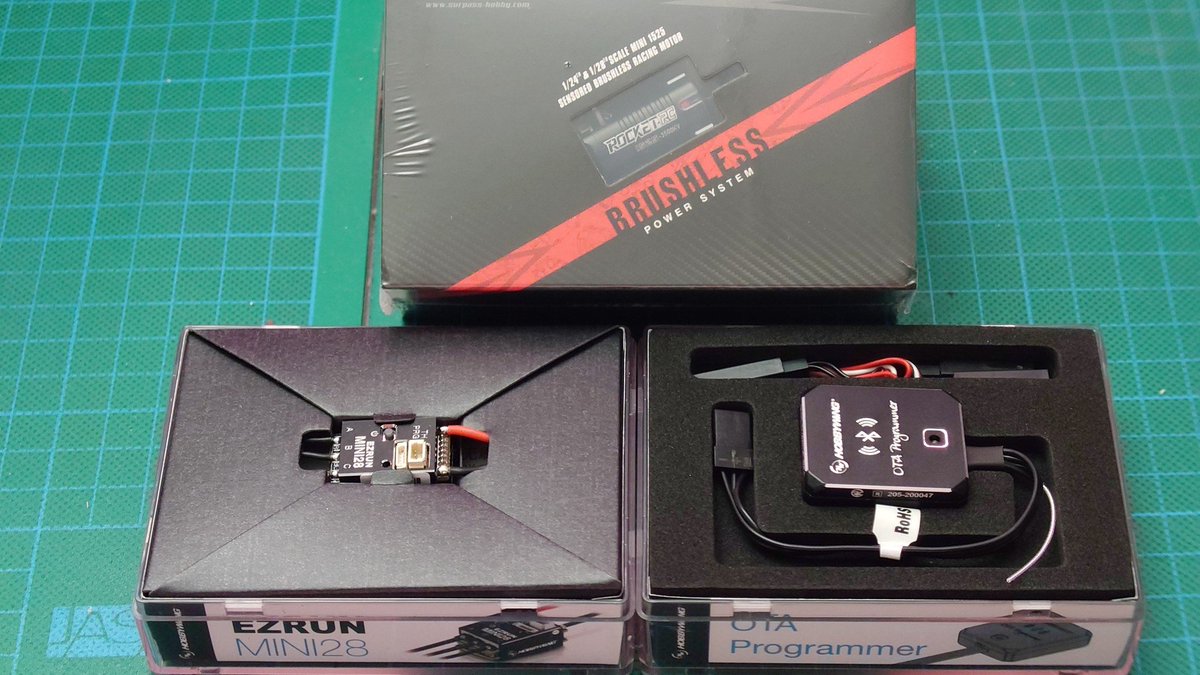 Makoto_Kamei's tweet photo. Received the goodies. @HOBBYWING_ #Ezrun #mini28 #esc (it's tiny!), its #Bluetooth programmer and a #Surpasshobby #rocket #1525 sensored 3500KV #brushless #motor. They'll be installed on a #Wltoys #K989 RC car. https://t.co/efmfG5msTI