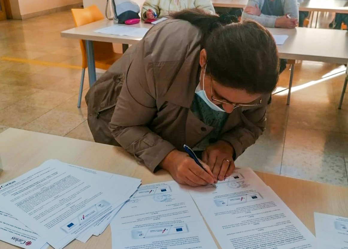 Caritas Sisačke biskupije u suradnji s Hrvatskim Caritasom zaposlio 20 nezaposlenih žena čiji su domovi stradalih u potresu.
Ovaj projekt za cilj ima ublažavanje posljedica štete od razornog potresa te revitalizaciju potresom pogođenog područja.
tinyurl.com/2ta2jjf4
