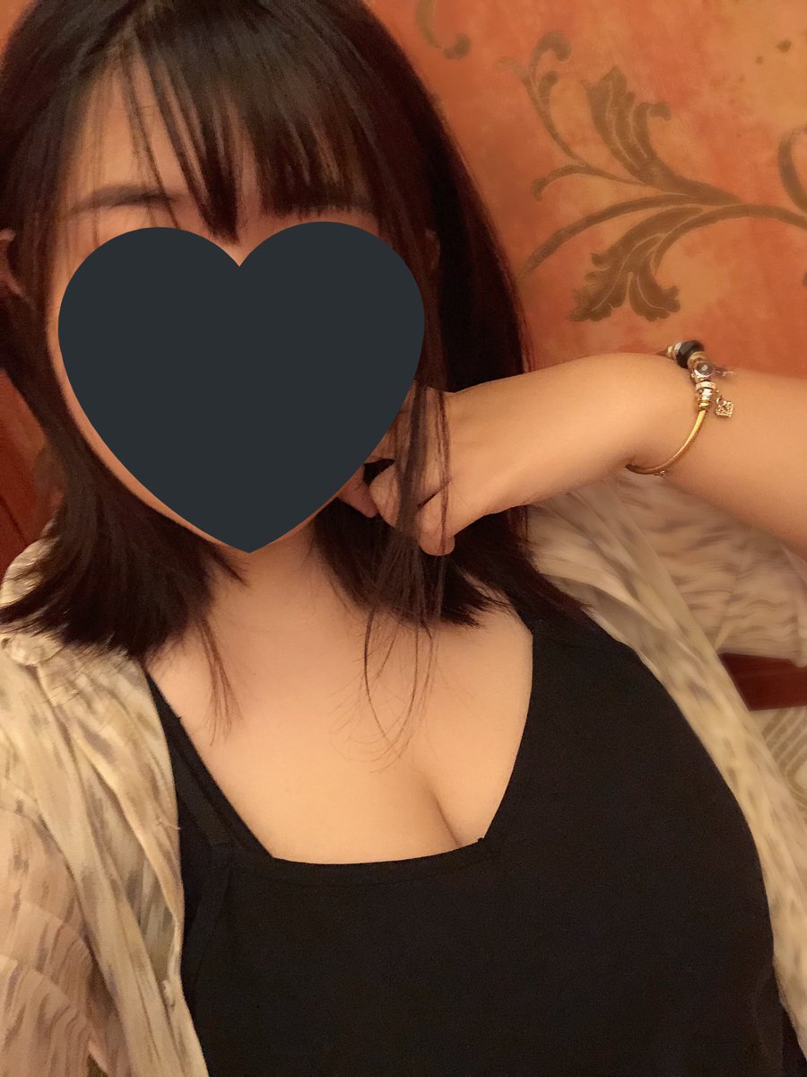 記得最後一天的結束
那是一個你我都無法控制的場面
.
那個時候的我和你
都沒想過
那會是最後一次。
.
我常常想起你
可是怎麼也記不住你
.
我常常想起你
可是呀 可是也容易忘記。

#棉花糖 
#我常常想起你 https://t.co/eMMufvD6hX