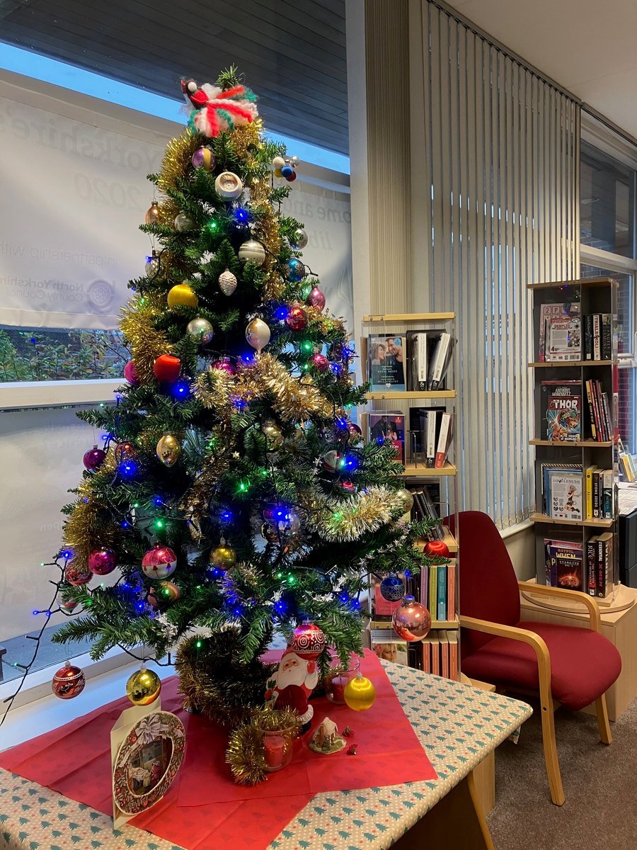 nylibraries's tweet photo. Norton Library has provided us with today's rather lovely #LibraryTree. We have to confess that this is one of our favourites. The great variety and number of baubles, the cheerful tree topper and the decorated table it sits on make this an absolute star! πππ @nortonlibrary https://t.co/Rfwfuho64y