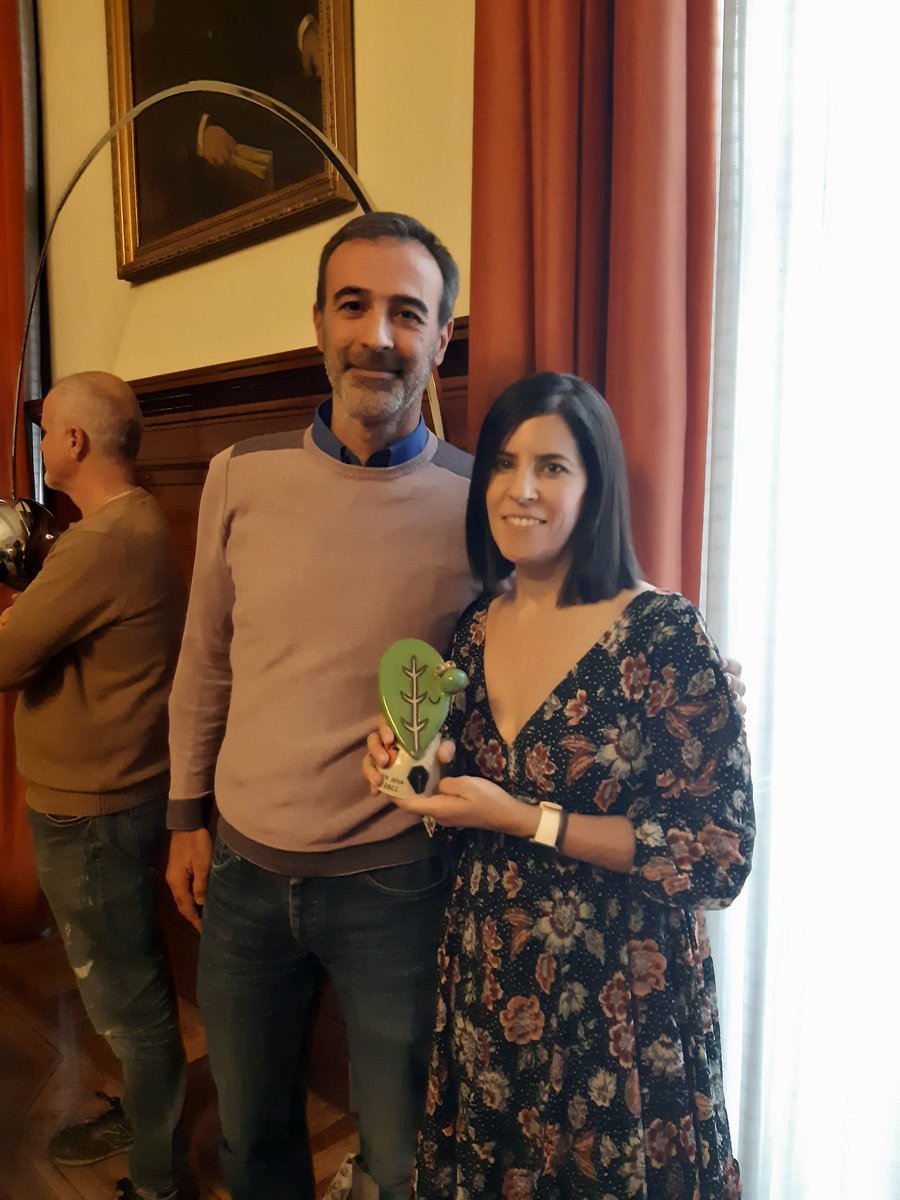 🥂¡Hoy nos hacen entrega del premio VIA APIA a la transparencia informativa en materia de medio ambiente!. Recogen el premio Ángel Prieto y Amalia Romero 💚💚 IMPRESCINDIBLES 😍¡Muchas gracias <a href="/APIA_es/">APIA</a> por el reconocimiento! Es un honor para el #IGME_CSIC #comunicacionEmergencia