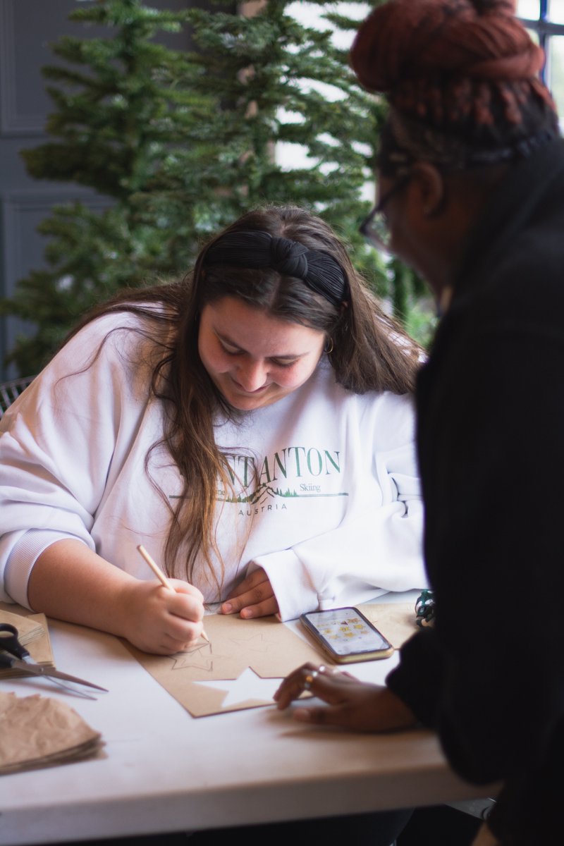 Excited to kick-off our first Festive Film Friday with a showing of 'The Polar Express' tonight!

Our home - Astoria House - is looking incredibly festive. Did you know it used to be a cinema?  

It's not too late to buy your tickets: 👉bit.ly/festivefridayp…
