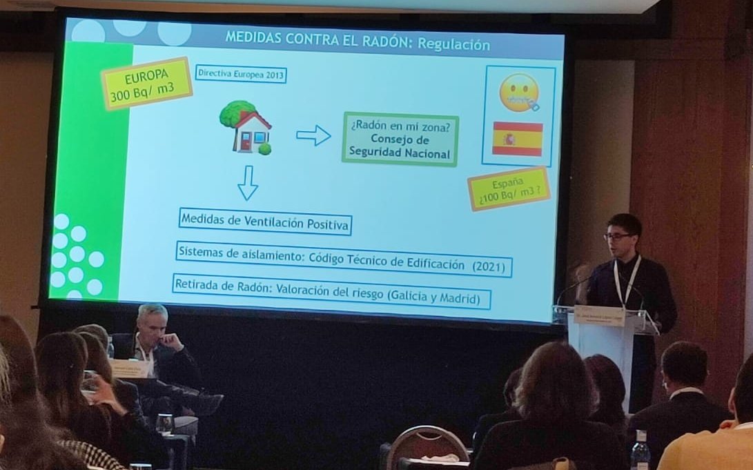 nuriacardenasq1's tweet photo. Jose Antonio de #OncologíaMédica del @HospitalJaen aportando en la IX reunión Científica de #FAETT 
@saom @seom 
#OncoSentido 
#CáncerdePulmón https://t.co/IrCm1OcxqM