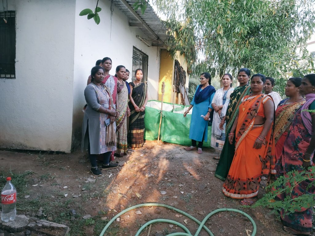 GramSayli's tweet photo. Training under #NREGA_MIS_manager_programmer has been given by #panchayat secretary for self help group members to manufactured a prototype to convert food waste into fertilizer. 
#SBMG #Swachhata #ODFPlus #CleanIndiaGreenIndia @MgnregaGoi @DP_DNH @drapurvasharma @CollectorDnh https://t.co/Pqhb828k0f