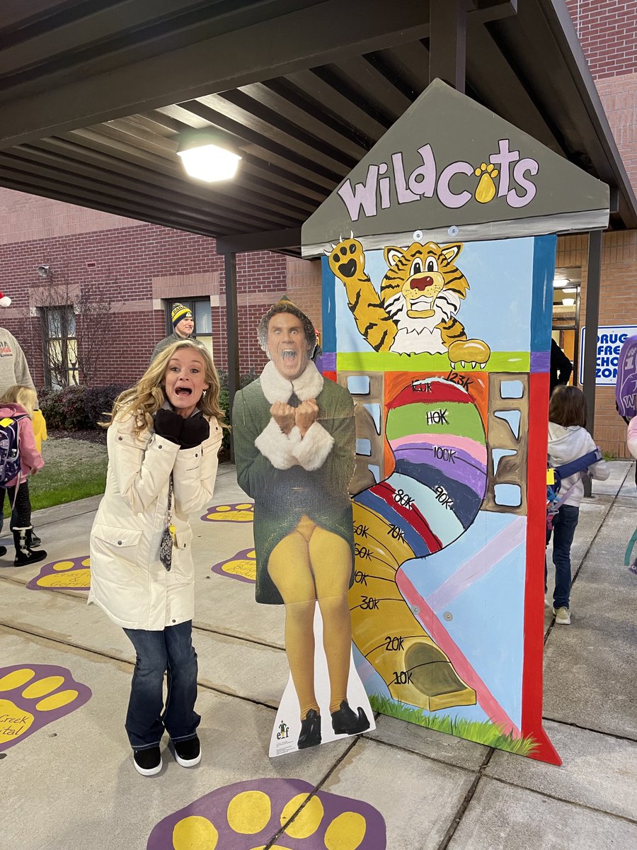 High Five Fridays ⁦<a href="/MacedoniaElem/">Macedonia Wildcats</a>⁩   Happy Friday from Buddy and friends! #1wildcatnation ⁦<a href="/CherokeeSchools/">Cherokee Co. Schools</a>⁩ ⁦<a href="/Christy_Rich_/">Christy Rich</a>⁩ #togetherweroar
