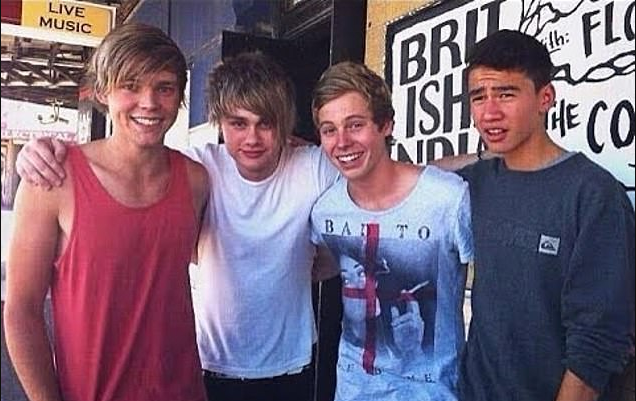 Tha5SOSFamily's tweet photo. TOMORROW

11 years of @5SOS !! https://t.co/6tsBDkZ8Wh