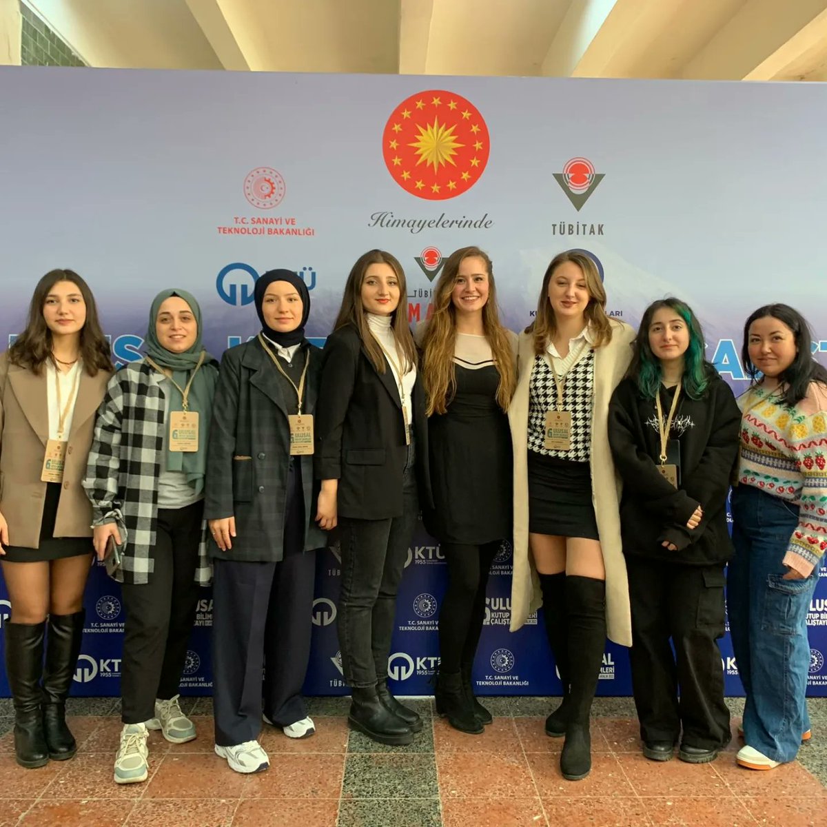 GtuPols's tweet photo. TÜBİTAK MAM-Kutup Araştırmaları Enstitüsü (KARE) koordinatörlüğünde 
ve Karadeniz Teknik Üniversitesi’nin ev sahipliğinde düzenlenen “6. Ulusal Kutup Bilimleri Çalıştayı”nda biz de yerimizi aldık.Emeği geçen herkese teşekkür ederiz. https://t.co/zsnaHUSQ3T